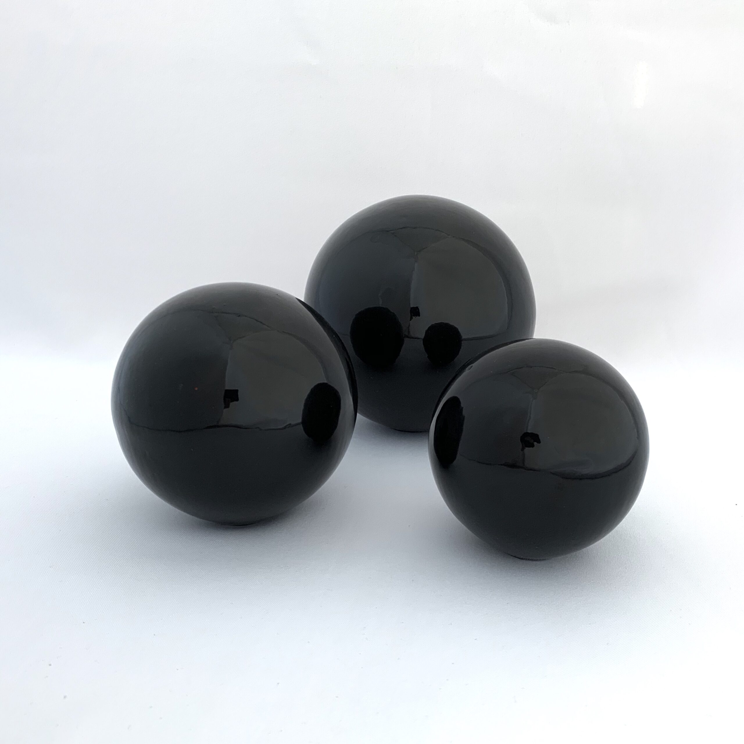 Esferas de vidrio negro